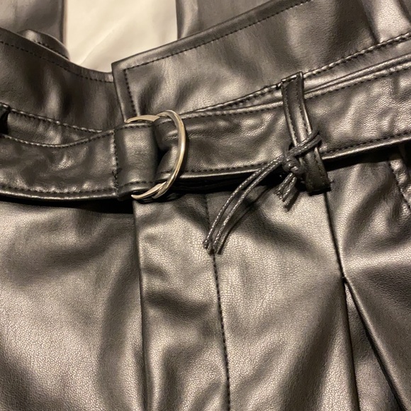 Paper-bag waist pants vegan faux leather 27 - Picture 8 of 10